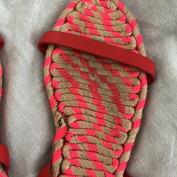 Tory Burch sandal. - Picture 4 of 4